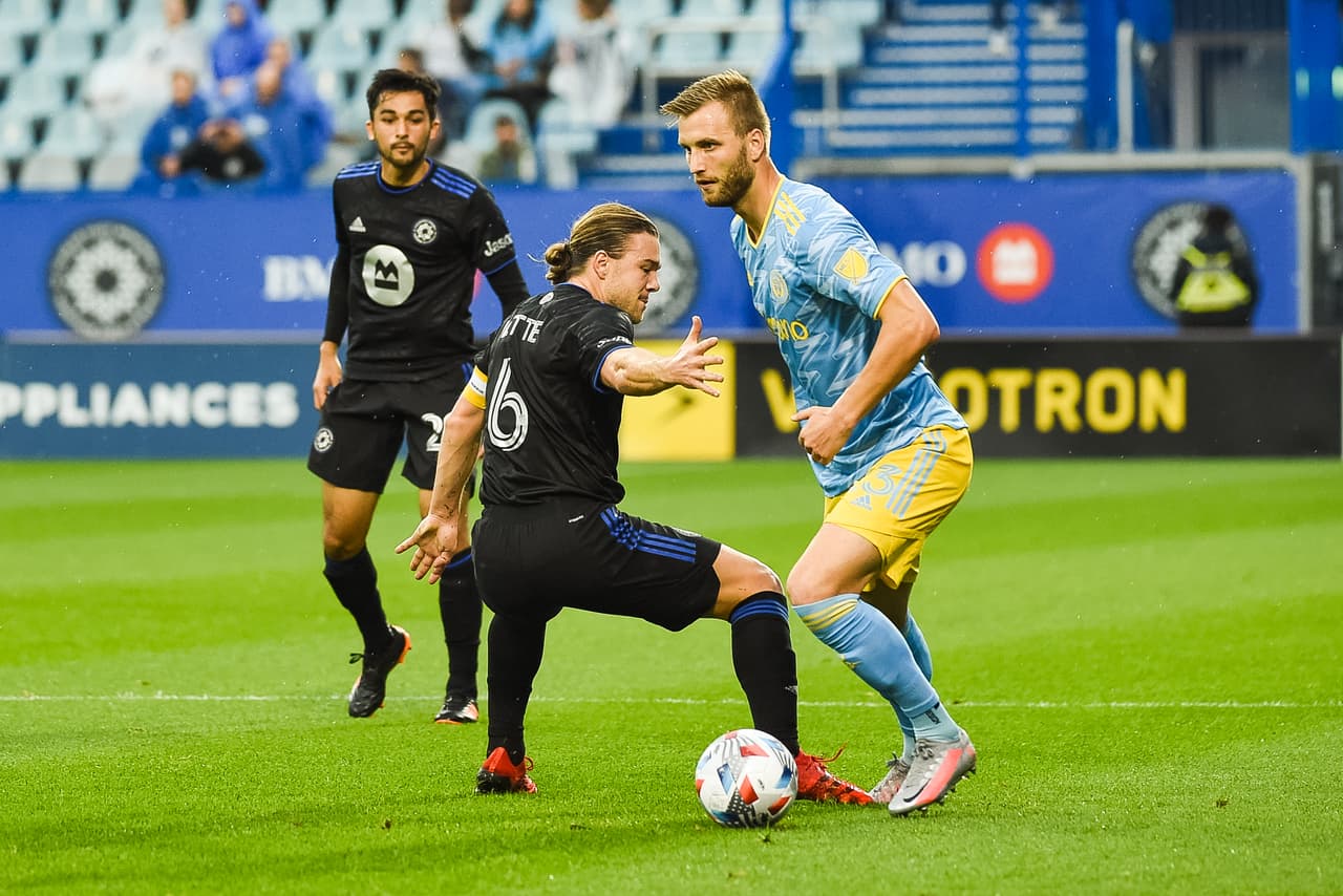 Ambos rivales están por ahora dentro de la zona de clasificación a la postemporada.
<br>