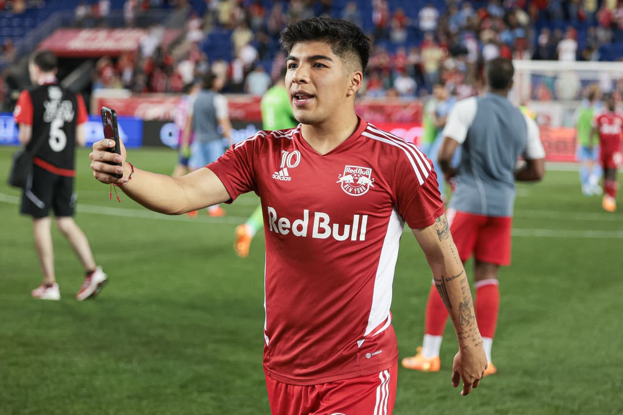 Mediocampista - OMIR FERNÁNDEZ (New York Red Bulls)