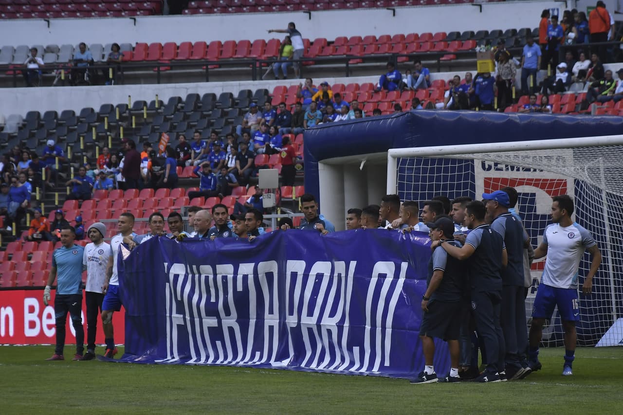 Afición extranjera, apoyo para futbolista de Cruz Azul y más, todos los ingredientes encienden el juego enter cementeros y norteños.