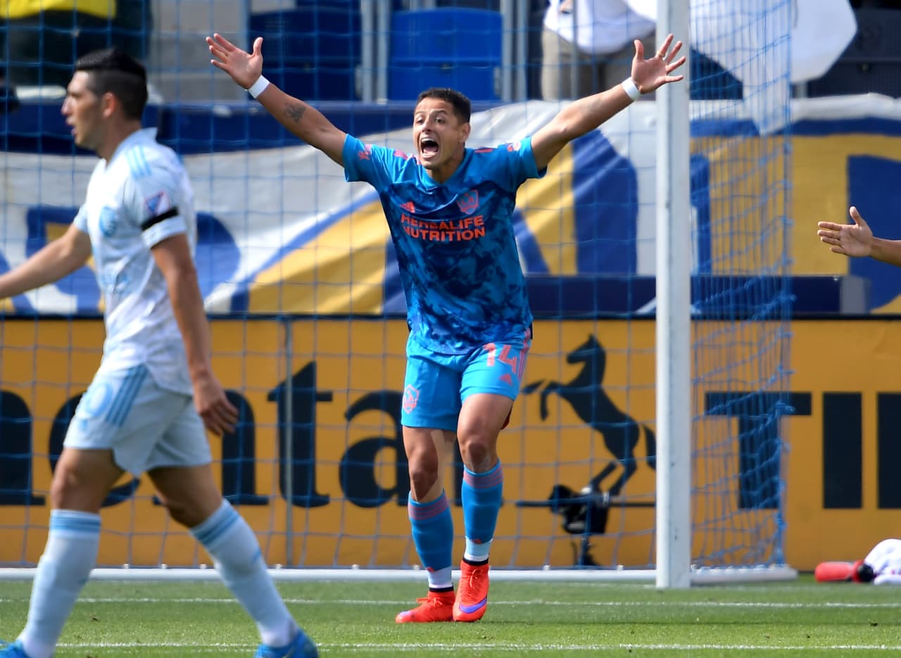 La liga hizo gala de esos uniformes realizados en base a desperdicios plásticos reciclados.