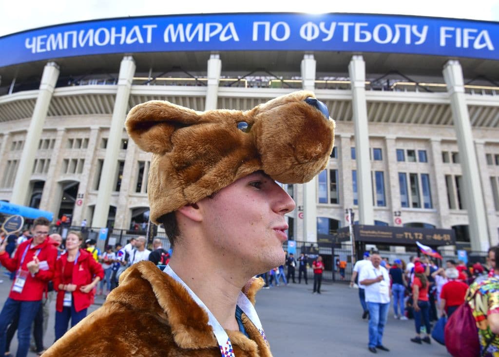 Los fanáticos del duelo entre Rusia y España viven una jornada especial en Moscú y en el estadio de Luzhniki en medio del partido de octavos de final del Mundial de Rusia 2018.