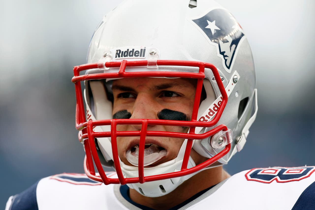 Robert James "Rob" Gronkowski logró impresionantes cifras a lo largo de su carrera: 521 recepciones con 7,861 yardas y 80 anotaciones. Nada usual para su posición en el campo.