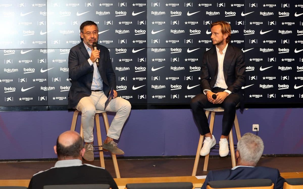 "Es un honor ser el cuarto jugador extranjero con más partidos jugados de toda la historia del Barça…", declaró el zaguero que consiguió trece títulos con los culés.