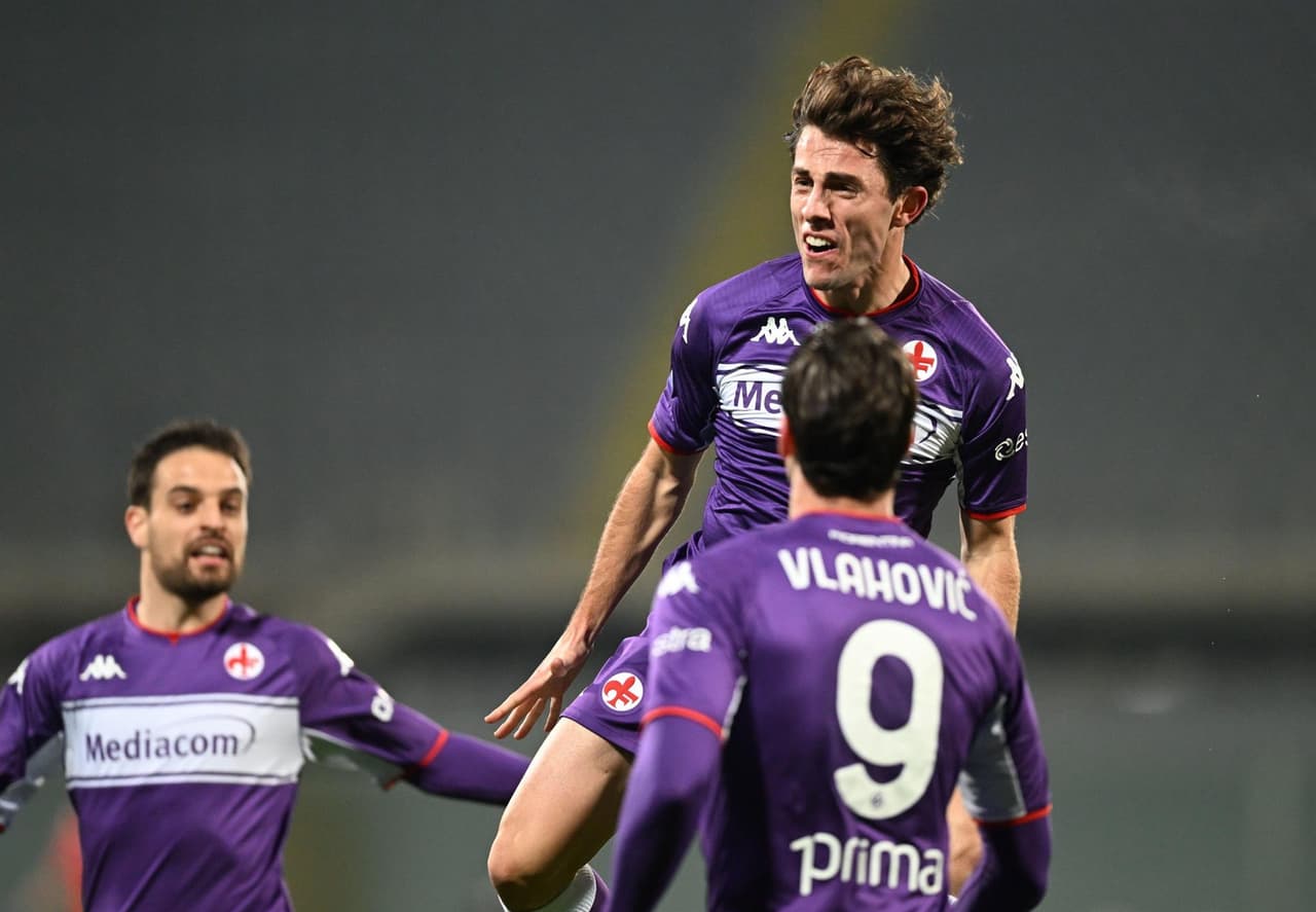 La Fiorentina no tuvo piedad del Genoa y propinó una goliza de 6-0 durante la Jornada 22 en la Serie A. Cristiano Biraghi fue el único en hacer doblete, mientras que Álvaro Odriozola, Giacomo Bonaventura, Dusan Vlahovic y Lucas Torreira sumaron goles para el triunfo de la 'Fiore'; Johan Vasqez no jugó.