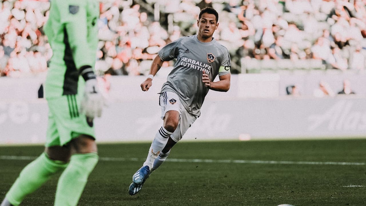 Hernández puso asistencia ‘a lo Chicharito’ y LA Galaxy empató
