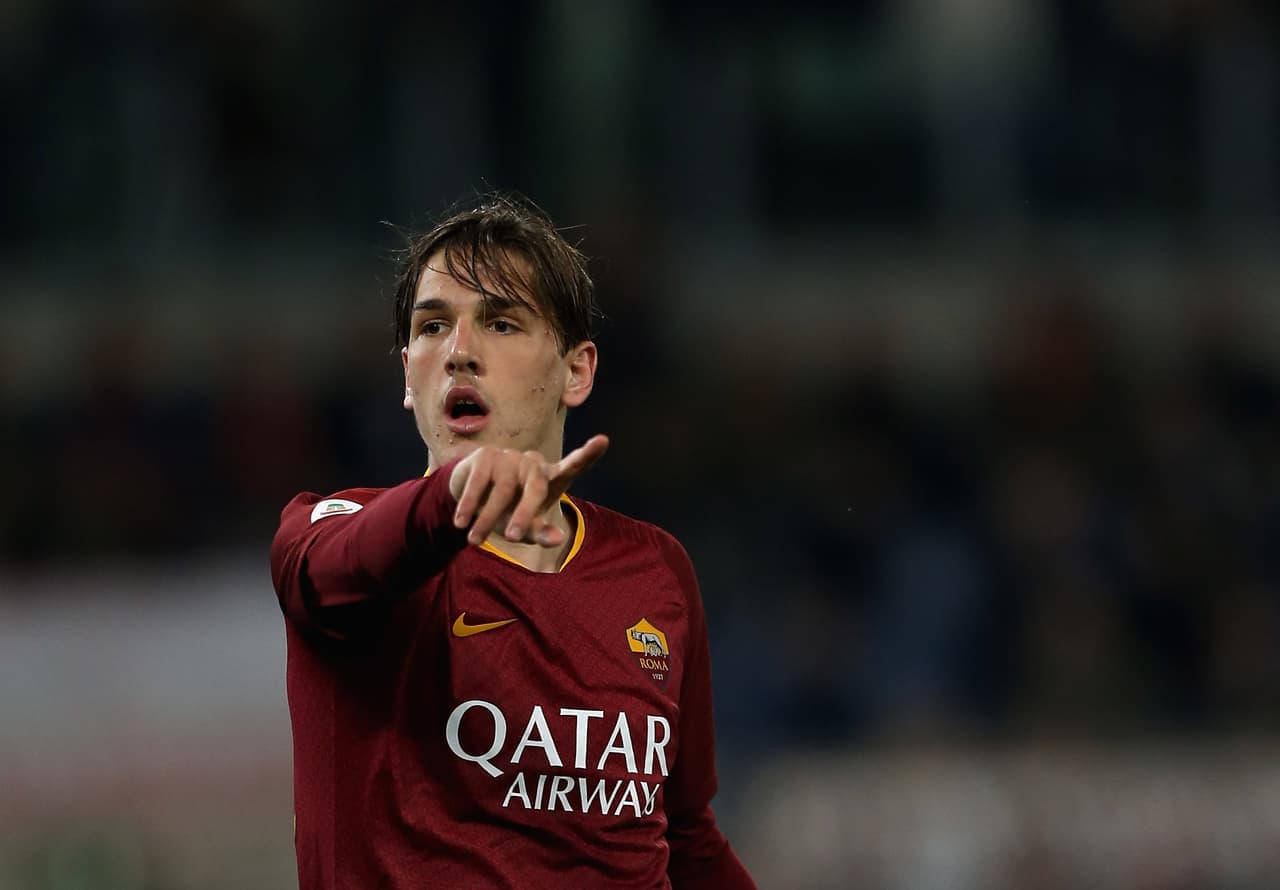 Nicolo Zaniolo: este mediocampista logró hacerse con un lugar en el primer equipo de la Roma en esta temporada. Si bien hubo partidos en los que no participó, mostró una gran proyección.