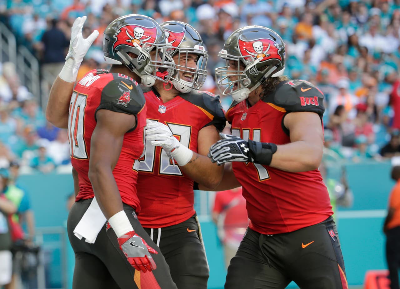Fitzpatrick lleva a Bucs a victoria sobre Dolphins
