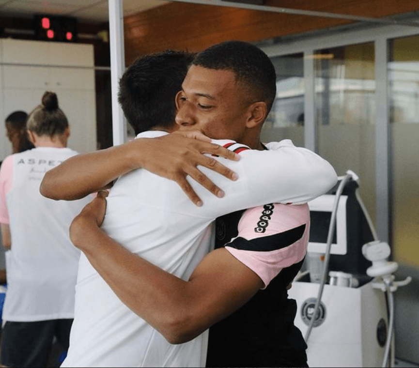Mbappé da la bienvenida a Messi y le llama “leyenda”