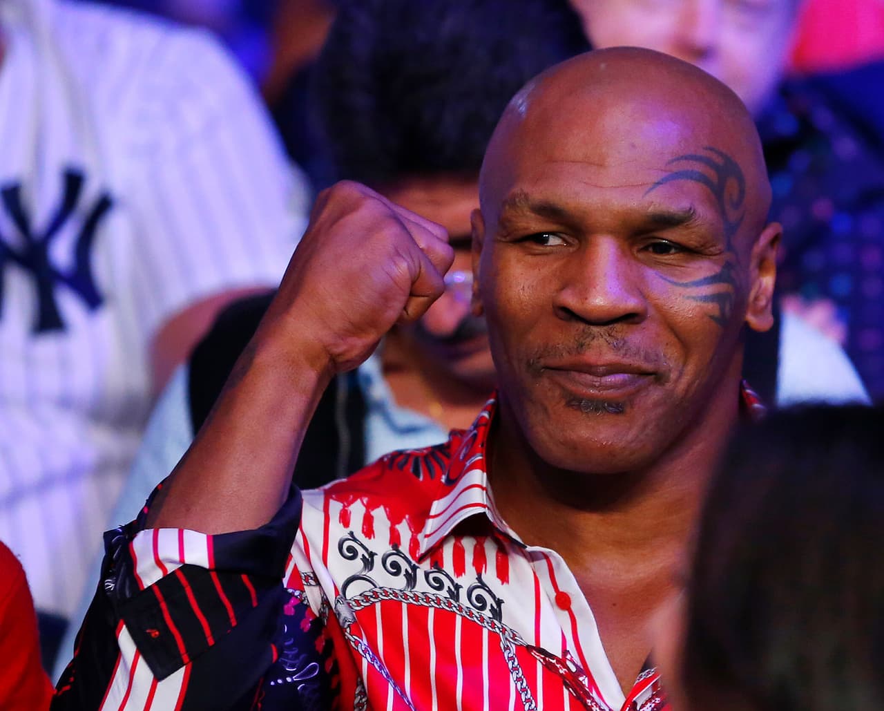 Mike Tyson, leyenda del Box, fue acusado de violación por Desiree Washington, una joven de 18 años. Tyson fue condenado a seis años en prisión y a pagar 300 mil dólares a Desiree.