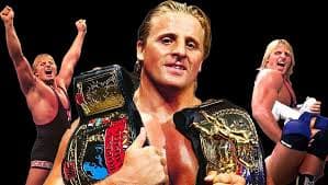 Previo a luchar en la WWE, Owen Hart intentó hacer una entrada espectacular desde el techo, pero una cuerda se venció y cayó hasta la muerte.