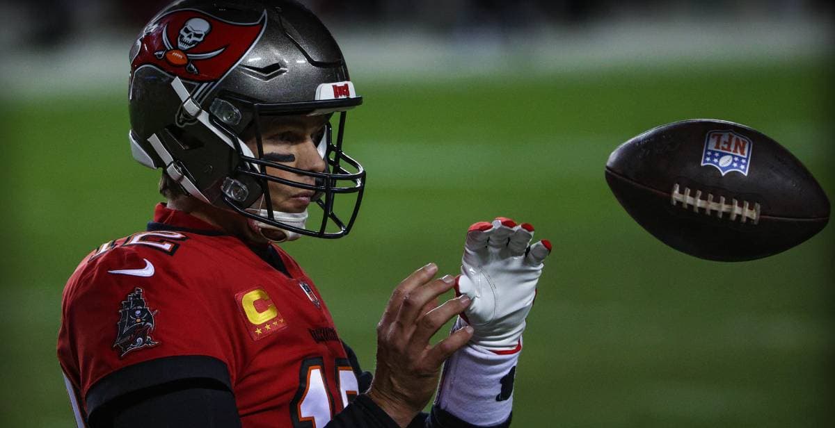 Tom Brady considera seguir jugando después de los 45 años