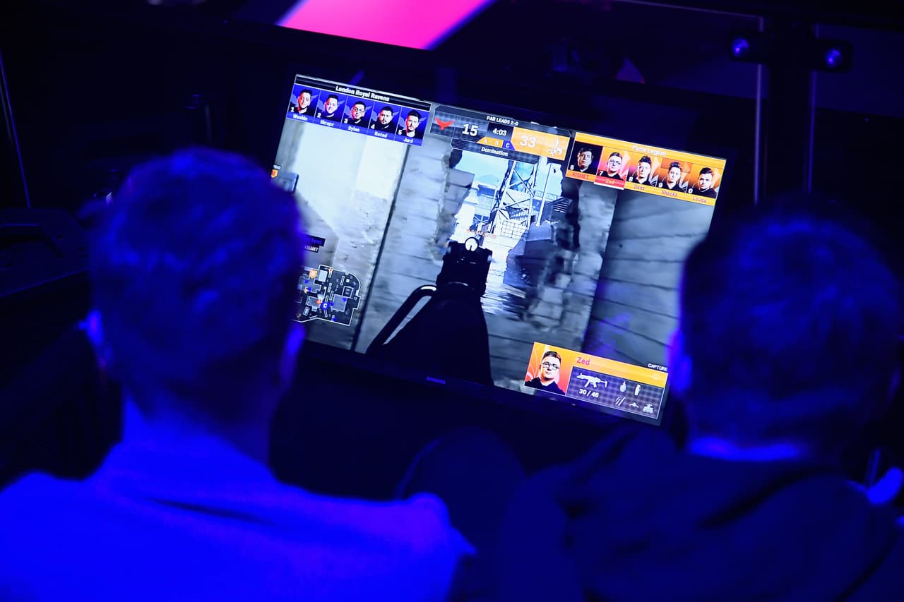 Por otro lado, José Ángel Garfias, académico de la UNAM, pronostica que la industria se verá afectada con estos cambios, dado que muchos competidores de eSports son menores de edad.