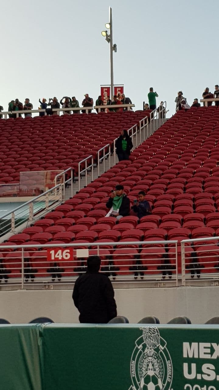 La fiesta y color de los fanáticos mexicanos prendió el ánimo para el partido del 'Tri' en el Levi's Stadium contra Islandia como preparación para el Mundial de Rusia 2018.