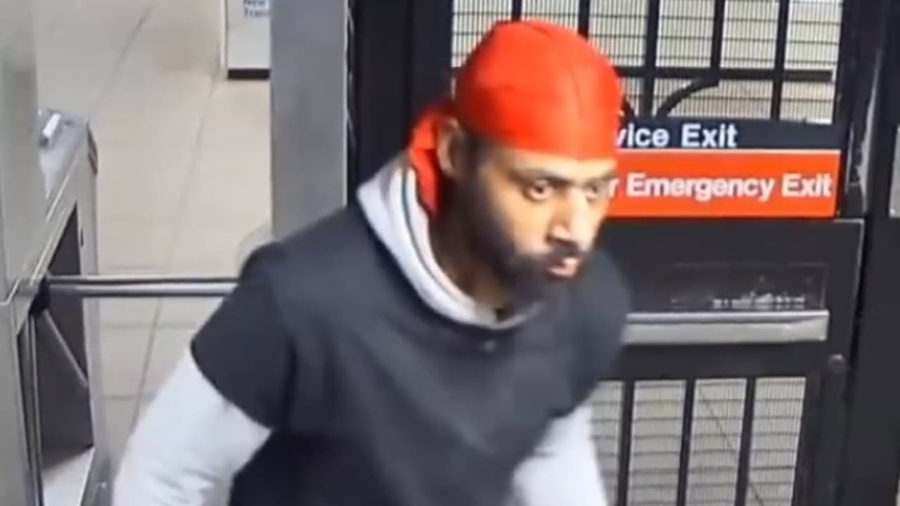 La policía lo busca: hombre metió a la fuerza a su víctima en un baño e intentó violarla