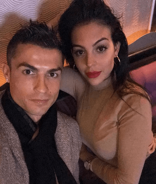 Con un corazón, Cristiano compartió este momento de pareja el 22 de noviembre de 2017.