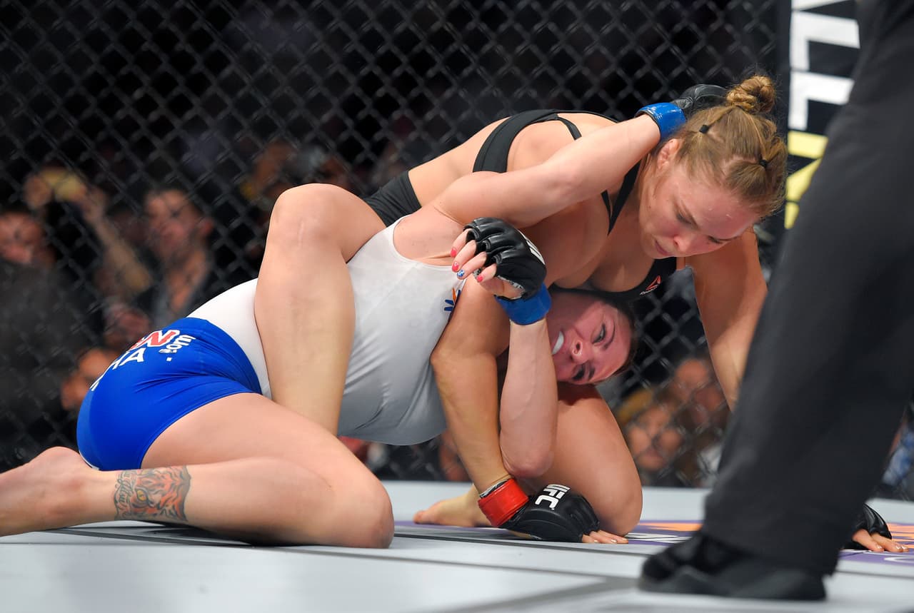 El 28 de febrero Ronda enfrentó a Cat Zingano en Los Ángeles en el UFC 184, la contienda parecía que podría dar más, pero en tan sólo 14 segundos, la campeona sometió a la retadora en lo que fue el triunfo más rápido en la historia de UFC.