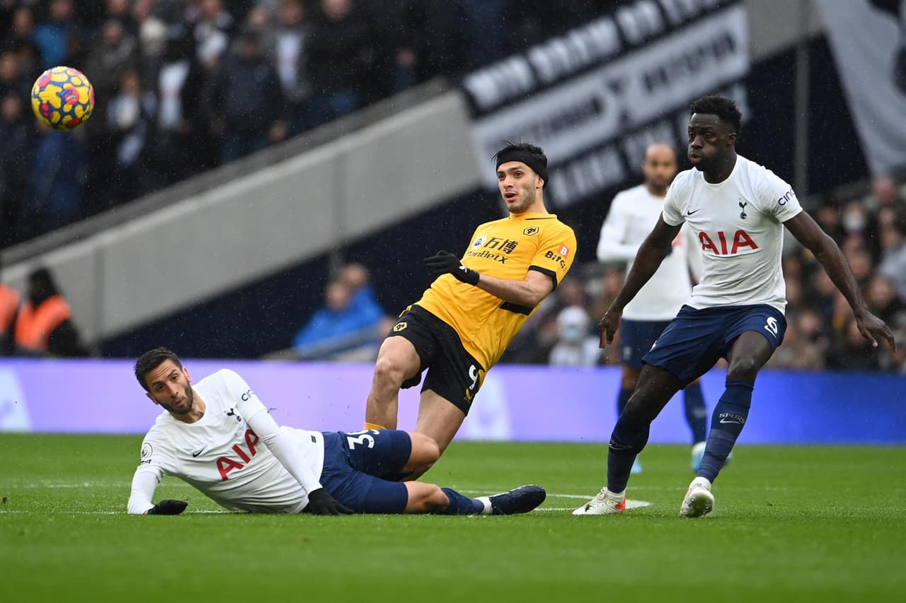 Wolverhampton se luce y golea 2-0 al Tottenham como visitante durante la J25 en la Premier League. El mexicano Raúl Jiménez anotó gol al 6', seguido de Leander Dendoncker al 18'.