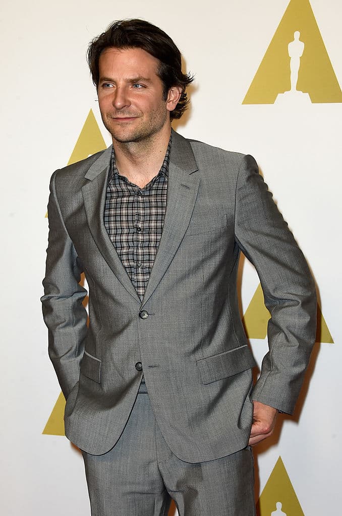 El inglés es su lengua materna, gracias a su madre también aprendió a hablar italiano y aunque no lo creas, también se le ha visto en entrevistas hablando francés perfectamente.
<br>