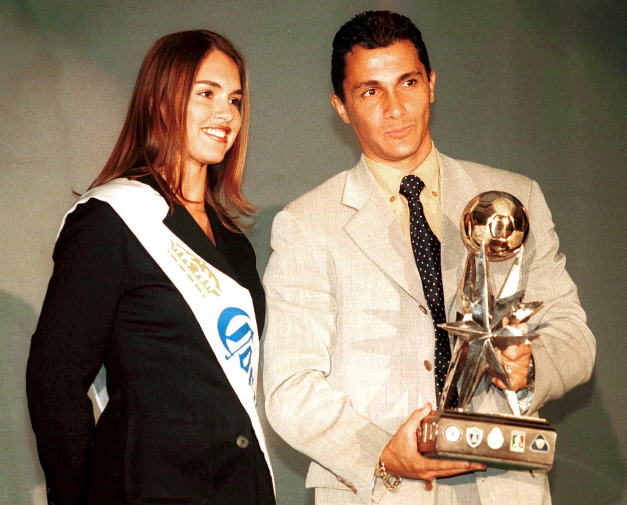 Tras su retiro, recibió un Premio Honorífico como reconocimiento a su exitosa carrera.