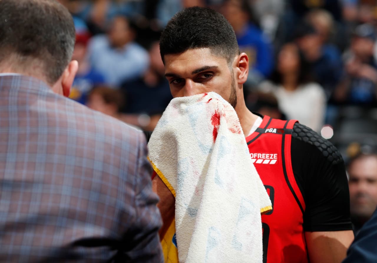 Los Portland Trail Blazers se impusieron 97-90 a los Denver Nuggets en Pepsi Center este miércoles y la serie de segunda ronda de Playoffs de la Conferencia del Oeste se iguala a un triunfo por bando. Estas son las mejores imágenes del Juego 2 de esta contienda.