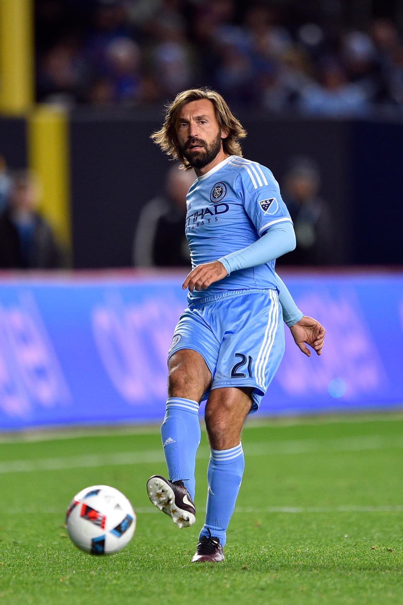 New York City FC tiene un aire al Manchester City… o que lo diga Andrea Pirlo, quien vistió de esta manera los colores del cuadro de Nueva York.