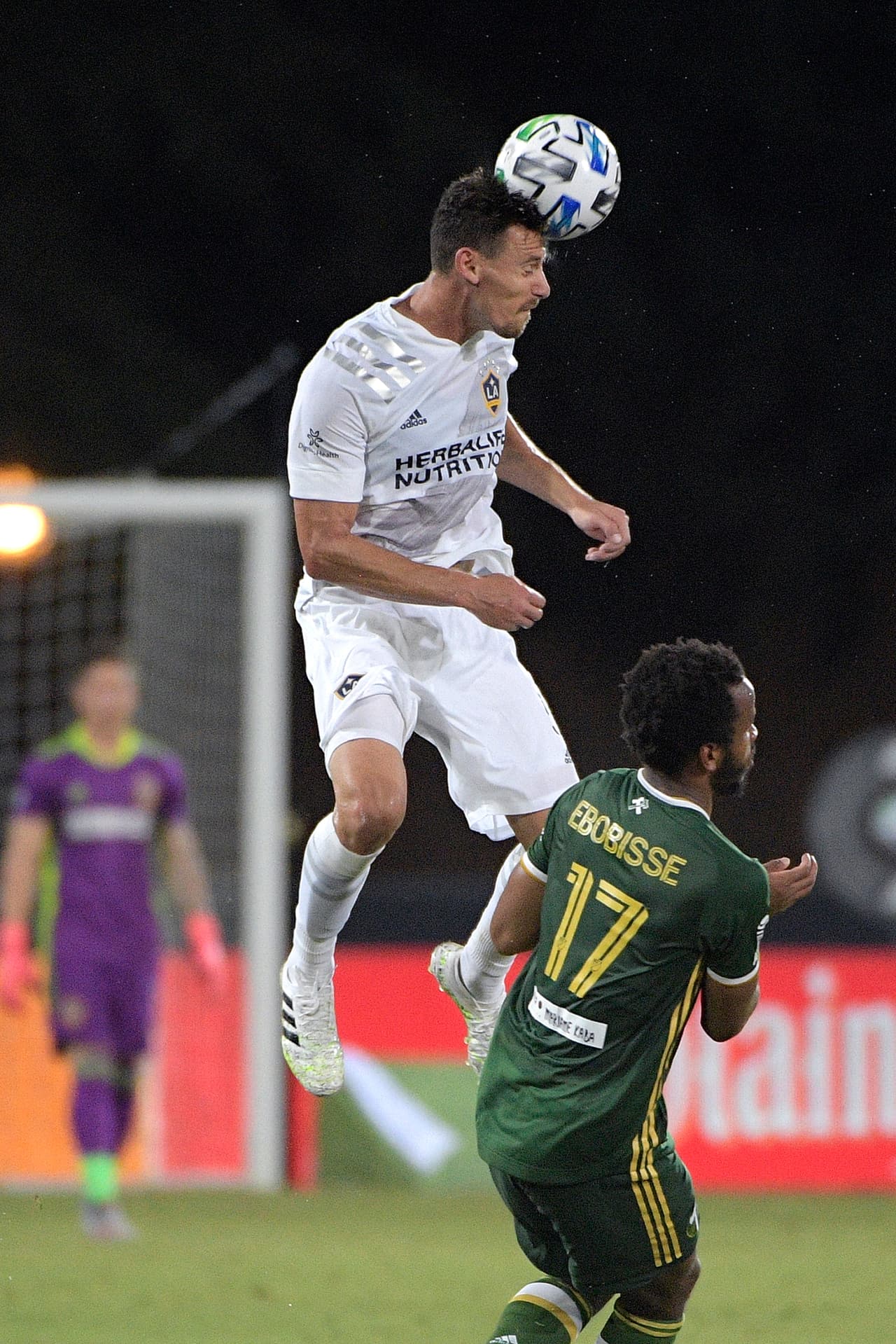 LA Galaxy de Javier Hernández regresa con el pie izquierdo y caen en casa ante el Portland Timbers. El Chicharito falló un penal y después consiguió su primer gol con el club.