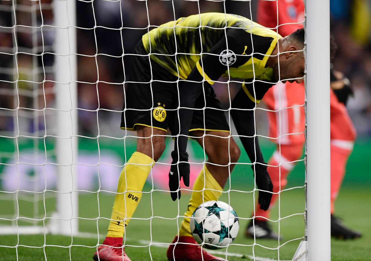 Centro desde la banda izquieda y el gabonés definió de cabeza en el área chica ante Keylor Navas.