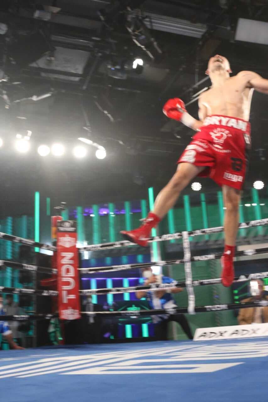 Bryan Flores se impuso a Jorge Sánchez al cabo del tercer round | Bryan 'Niño Maravilla' Flores dio muestra de su poderío y al 01:48 del tercer round se impuso por la vía del nocaut técnico a Jorge 'Estruendo' Sánchez,