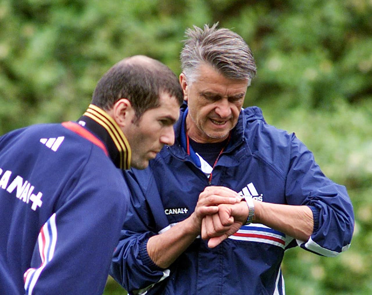 Jacquet empleó un sistema táctico,
<a href="http://www.univision.com/deportes/futbol/copa-mundial/el-arbolito-navideno-la-formacion-olvidada-en-las-tacticas-del-futbol" target="_blank">'arbolito navideño'</a>, para ajustar a Zidane y a Djorkaeff en el mismo once.