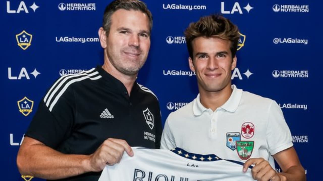 Riqui Puig: “Tener a Chicharito es un orgullo, puedo aprender de él”