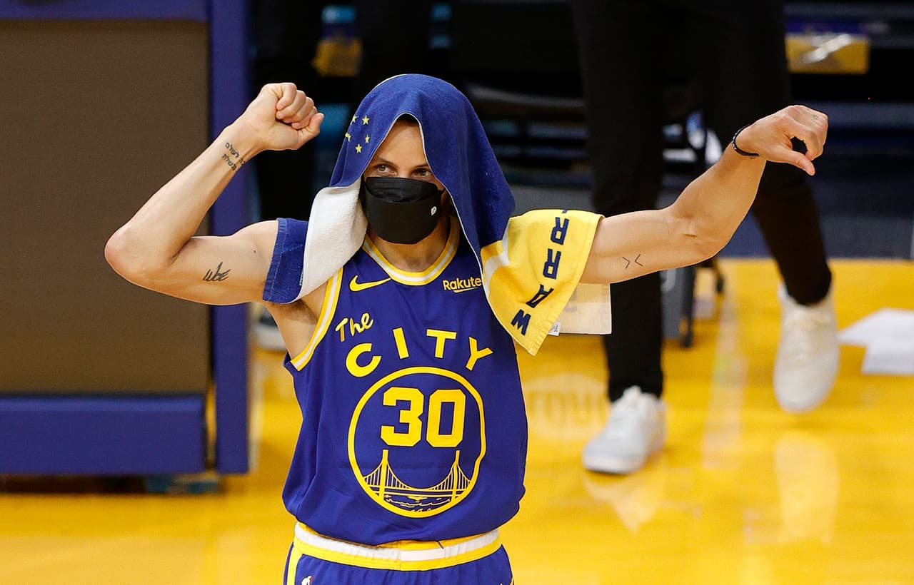 Stephen Curry anota 36 puntos y comanda triunfo de Warriors