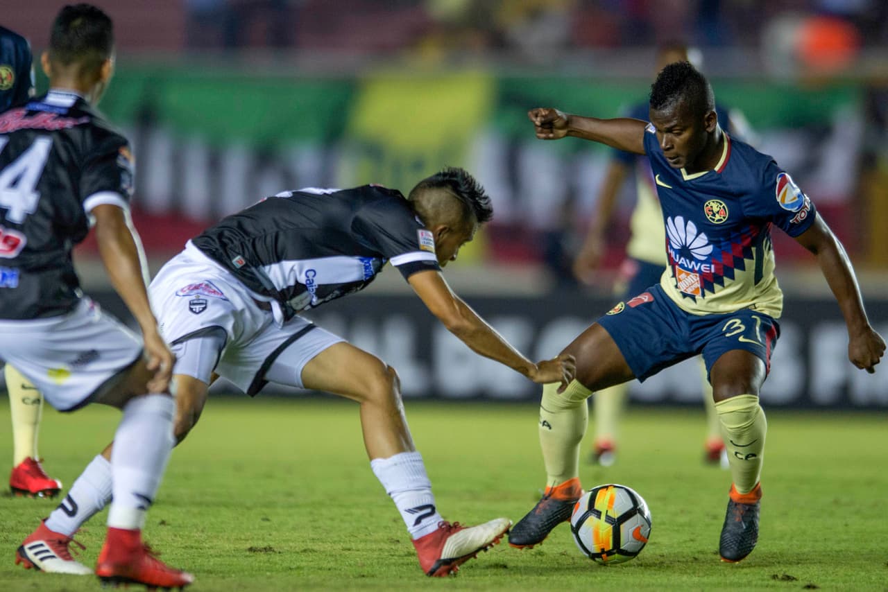 La tranquilidad le daba ciertas libertadores al América de jugar a placer y jugadores como Quintero, Ibargüen y Díaz, que entró por este último, se divertían.