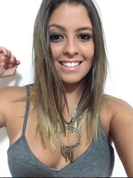 Danielle es la hija del ex jugador de la selección brasileña, Romario, últimamente ha incendiado las redes sociales con su fotografías donde presume su escultural cuerpo.