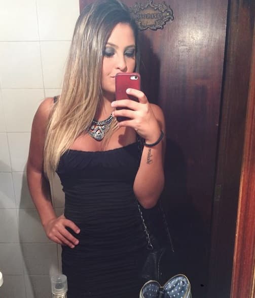 Danielle es la hija del ex jugador de la selección brasileña, Romario, últimamente ha incendiado las redes sociales con su fotografías donde presume su escultural cuerpo.