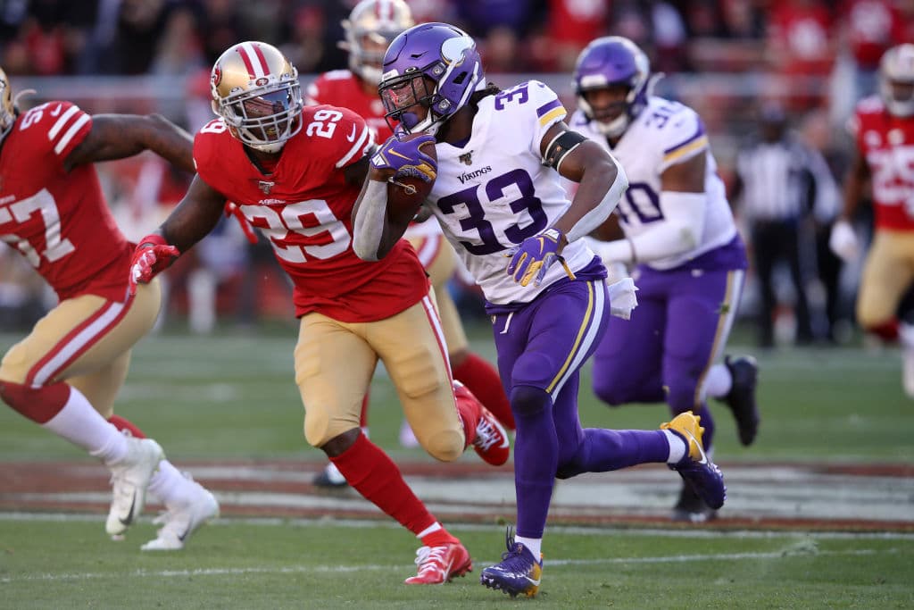 San Francisco se impone 27-10 a los Minnesota Vikings en el Levi's Stadium.