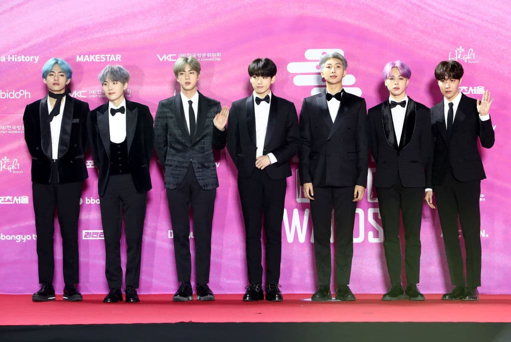 BTS se llevó Agrupación del Año y Canción del Año.
