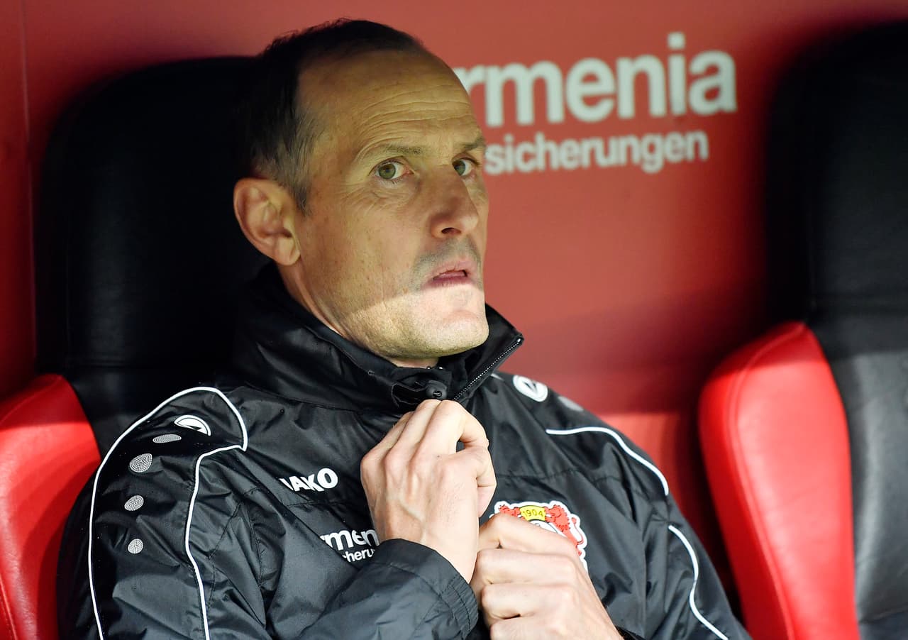 DT del Augsburg compra pasta dental y queda fuera del partido