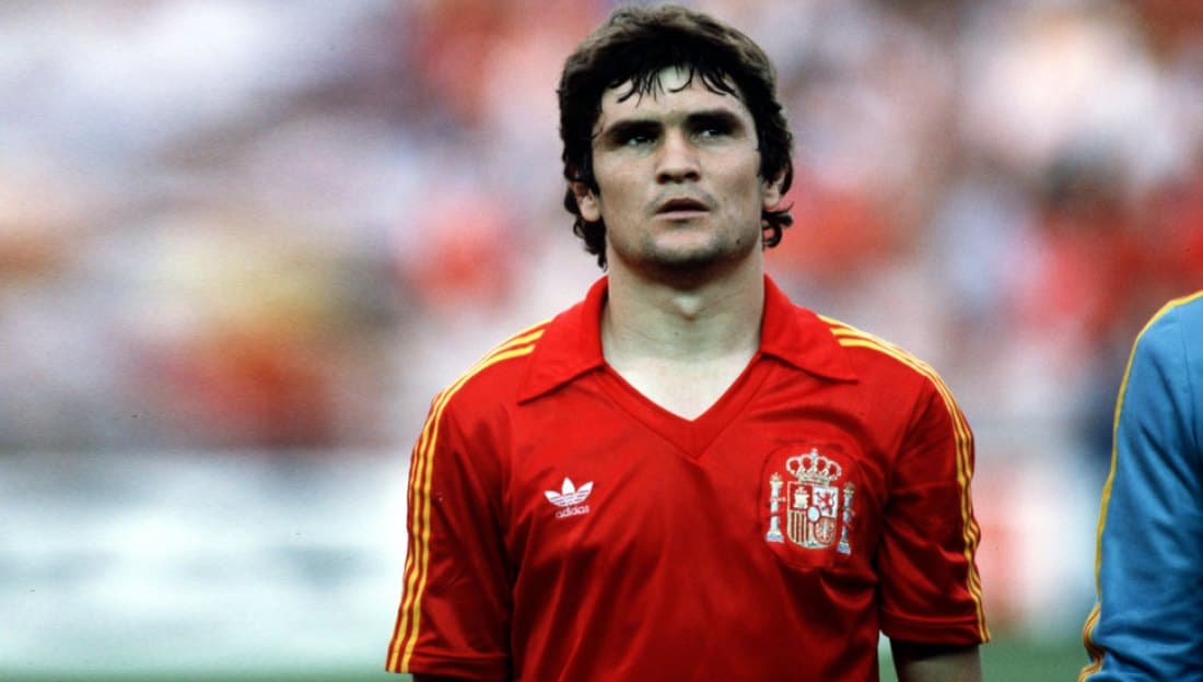 Mundial España 1982 - Es una playera recodada por ser la que usó la selección ibérica cuando fue anfitriona de la Copa del Mundo.