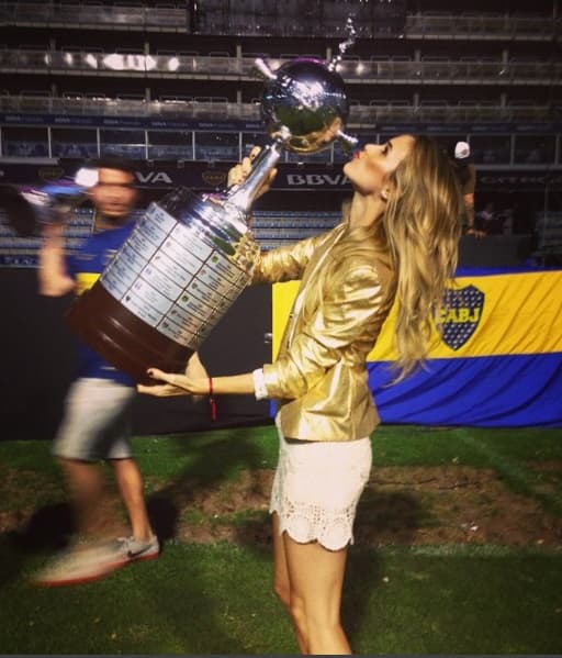 Cecilia es una bella modelo y conductora argentina quien es gran seguidora del fútbol, incluso es esposa del futbolista de Darío Cvitanich.