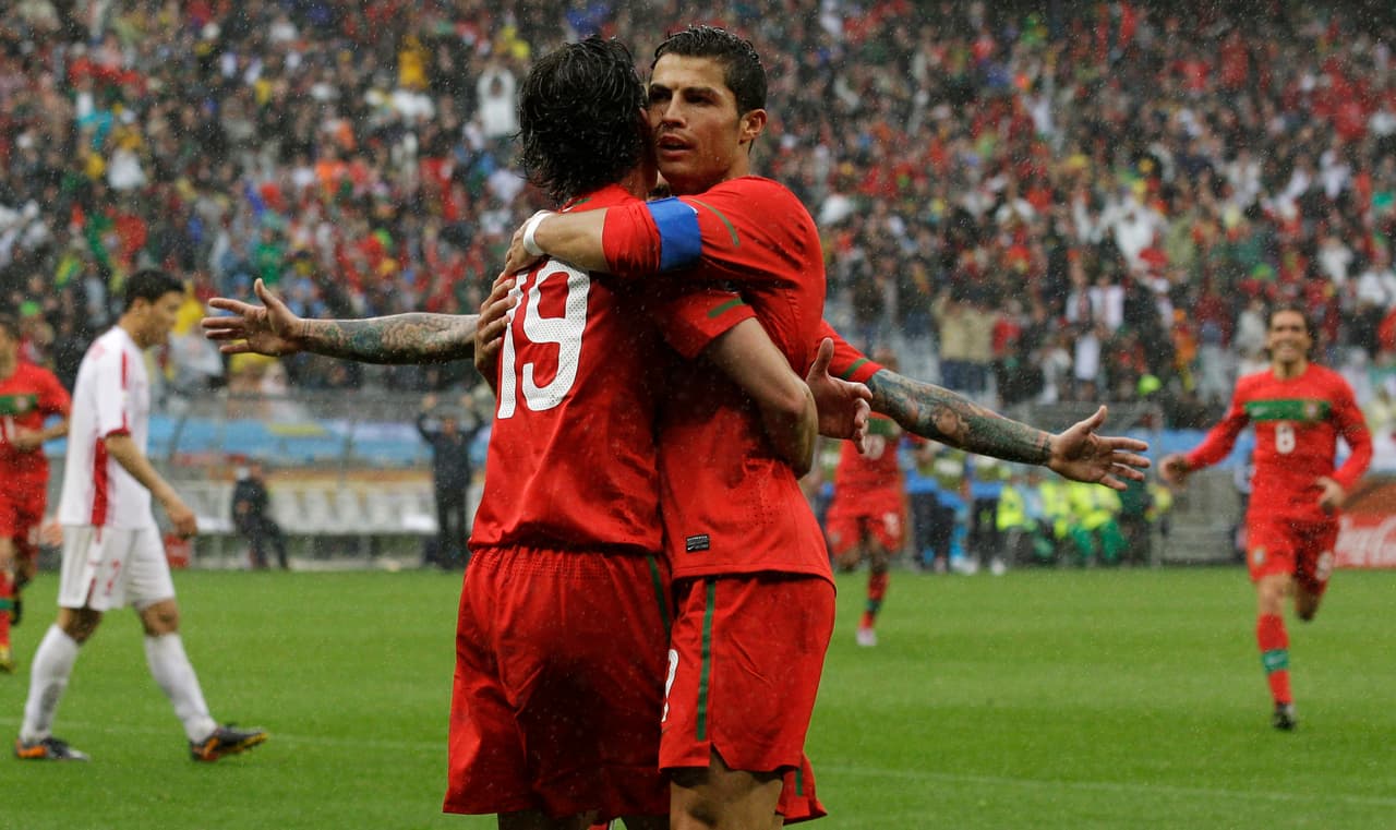 En el Mundial de 2010, Cristiano Ronaldo apenas anotó un gol con Portugal en la goleada 7-0 contra Corea del Norte. Los lusos quedaron eliminados contra España, campeón del torneo, en Octavos de Final.