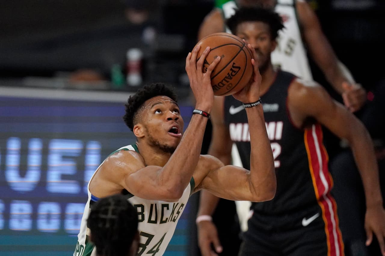 En la semifinal de conferencia, consiguieron su tercer triunfo consecutivo con un marcador de 115-100. Los de Miami podrían liquidar la serie en el cuarto enfrentamiento que sucederá el domingo por la tarde.