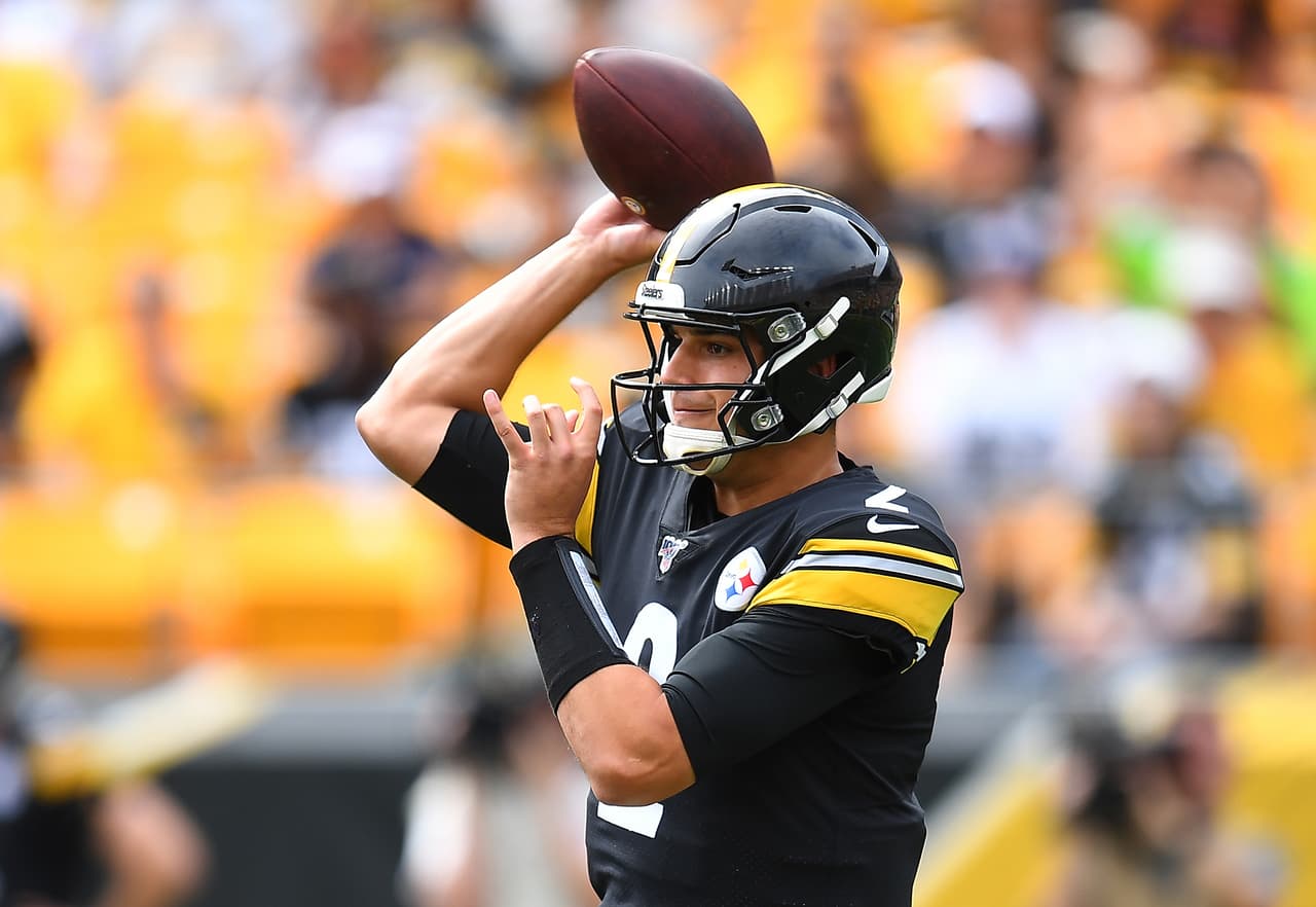 Mason Rudolph #2 de Pittsburgh Steelers entra a sustituir a 'Big Ben'.