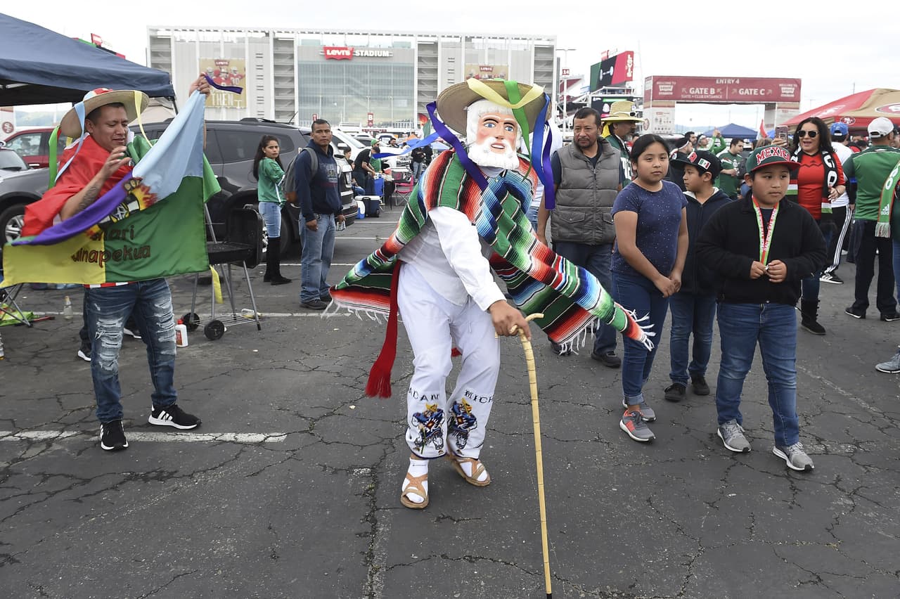 Así se vivió el color previo al partido amistosos internacional entre las selecciones de México y Paraguay en la casa de los San Francisco 49ers, el Levi's Stadium, en Santa Clara, California.