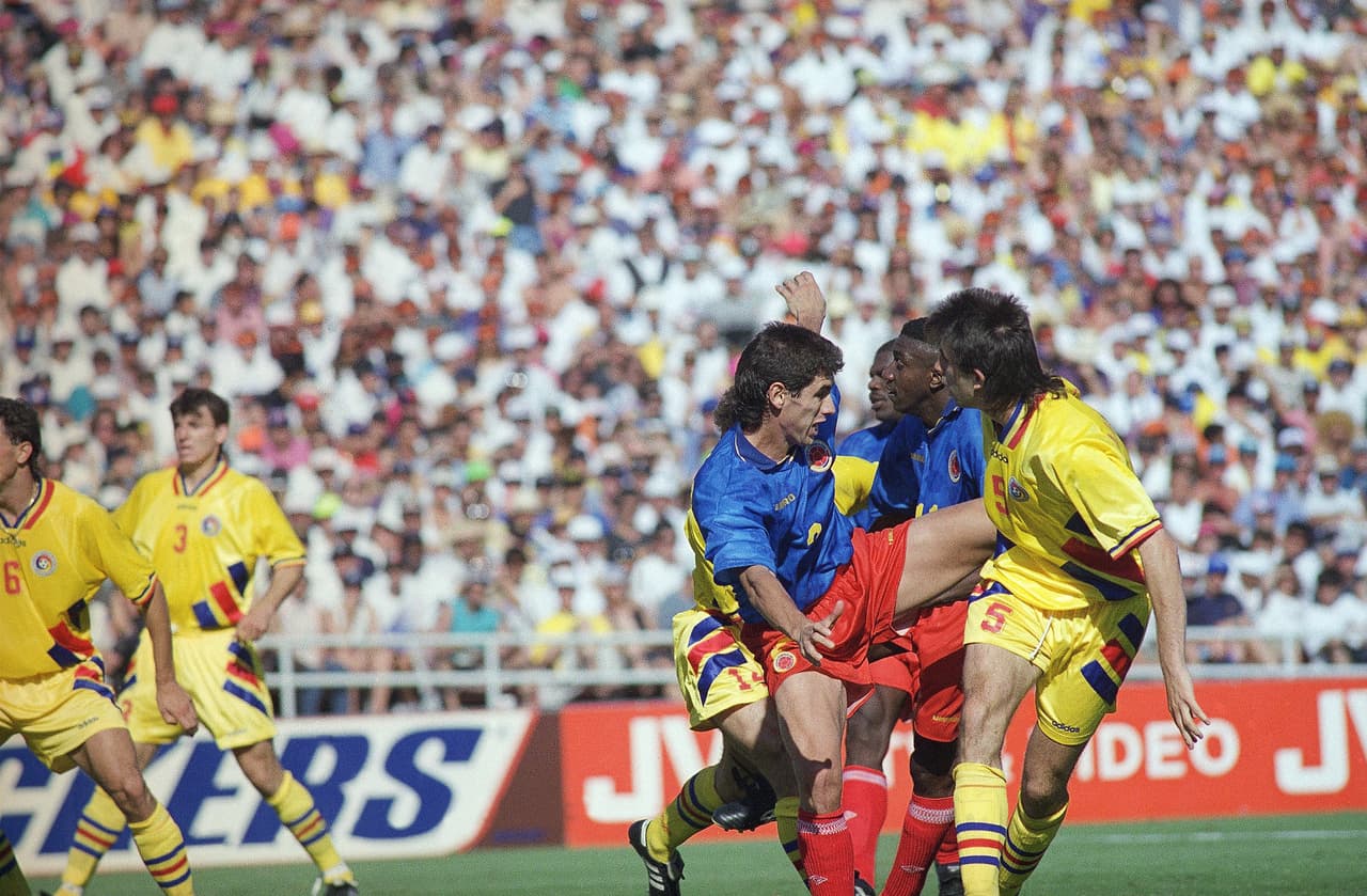 Sin embargo, Colombia arrancó mal luego de su sorpresiva derrota 3-1 contra Rumania, en un partido en el que Escobar poco pudo hacer contra la ofensiva europea.