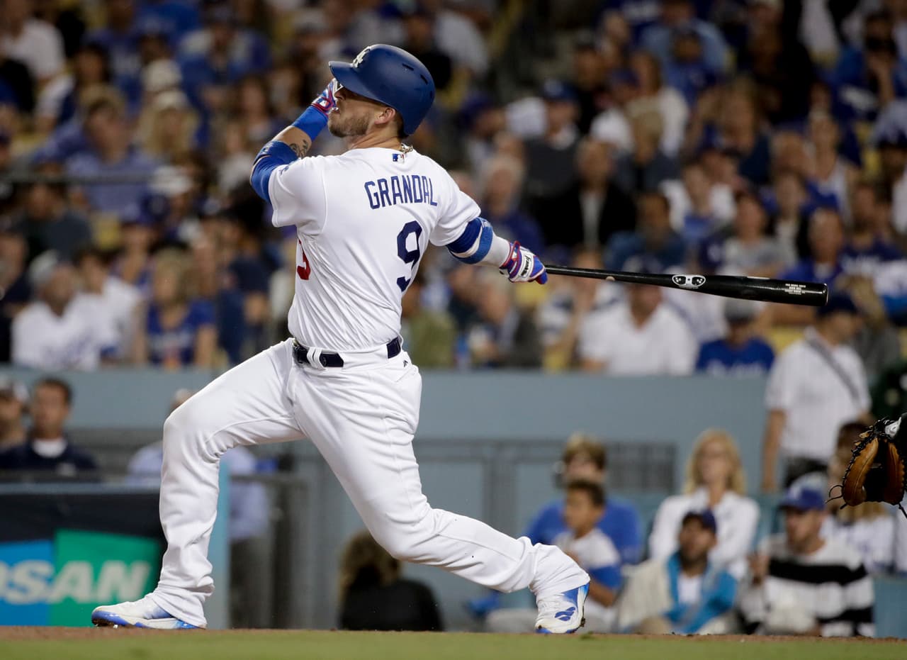 <b>Yasmani Grandal, receptor, Cuba</b>. Mejor a la ofensiva que con dotes de receptor, un dilema siempre para el manager. En 2018 pegó 24 jonrones, empujó 68 carreras, tuvo .241 de bateo y .815 de OPS.