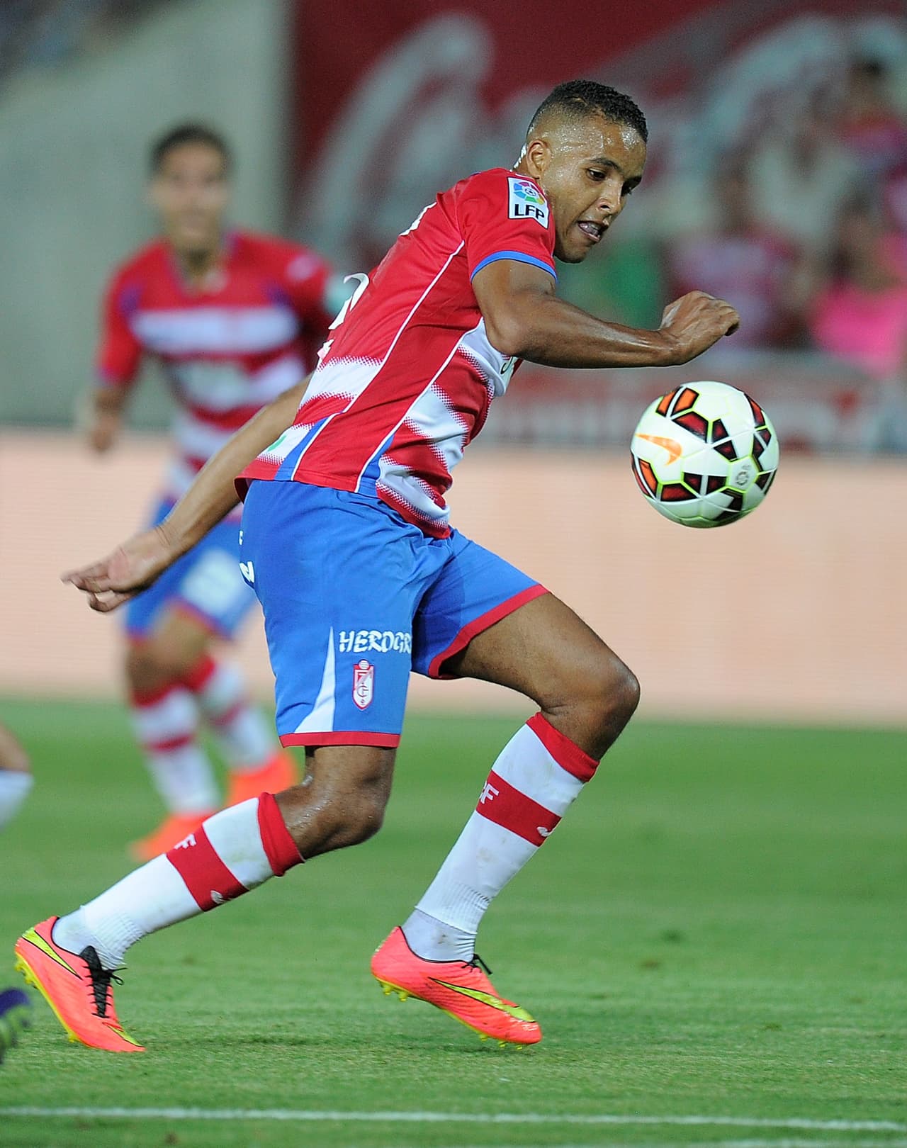 El Arabi revolucionó el partido para el Granada