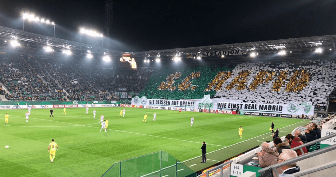 Que luego se convirtió en un mosaico con el nombre del Rapid en fondo verde y blanco, con letras doradas para buscar una noche gloriosa como aquella de 1978.