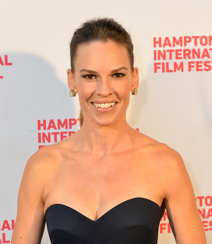 ¿Estás listo para ver a Hilary Swank interpretar a la mejor versión de la sensual y vengativa amante?
