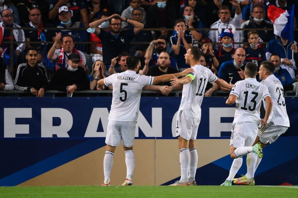 Francia, actual campeón del mundo, logra empatar ante Bosnia-Herzegovina 1-1 durante la eliminatoria rumbo a Catar 2022. Edin Dzeko pone arriba a los visitantes al minuto 36', pero Antoine Griezmann logra empatar el encuentro a los tres minutos pasada la anotación.