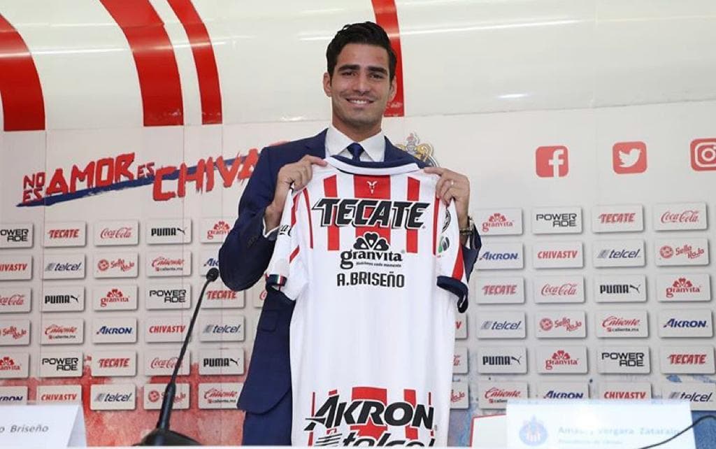 Antonio Briseño (Chivas). El “Pollo” Briseño deja el viejo continente para reforzar la defensa del Rebaño Sagrado.
<br>